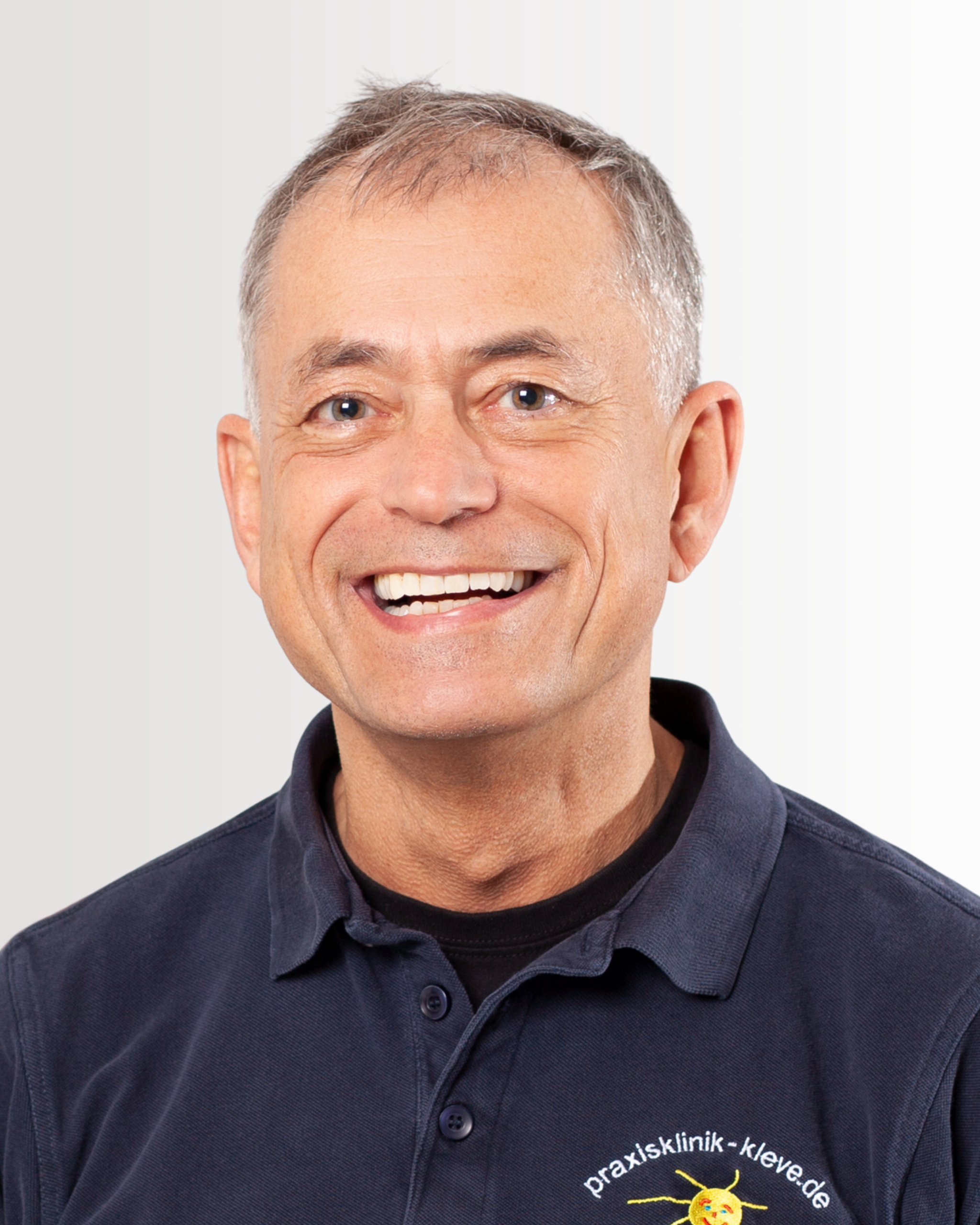 Dr. Michael<br />Pelzer